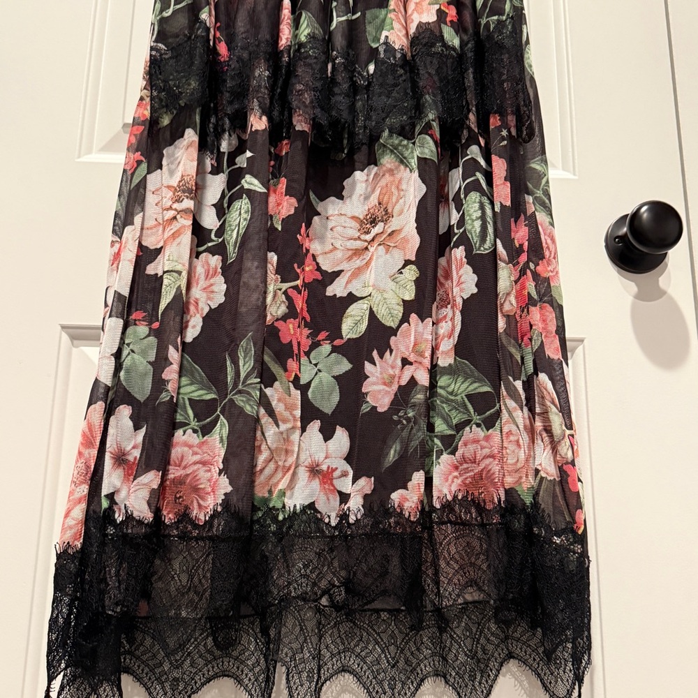 Elegant Black Floral Maxi Skirt - Picture 7 of 14